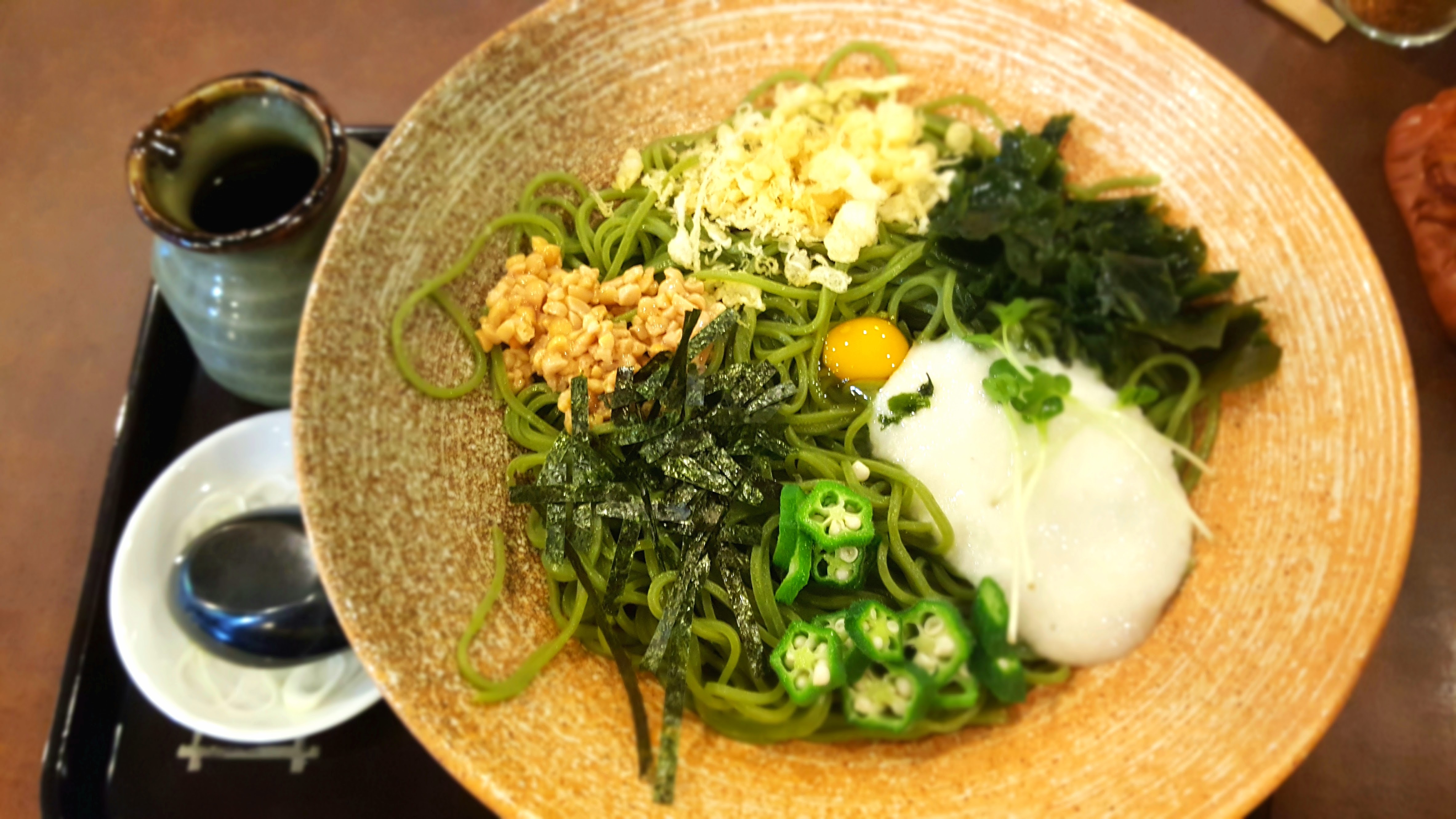 ネバトロそば　茶そば